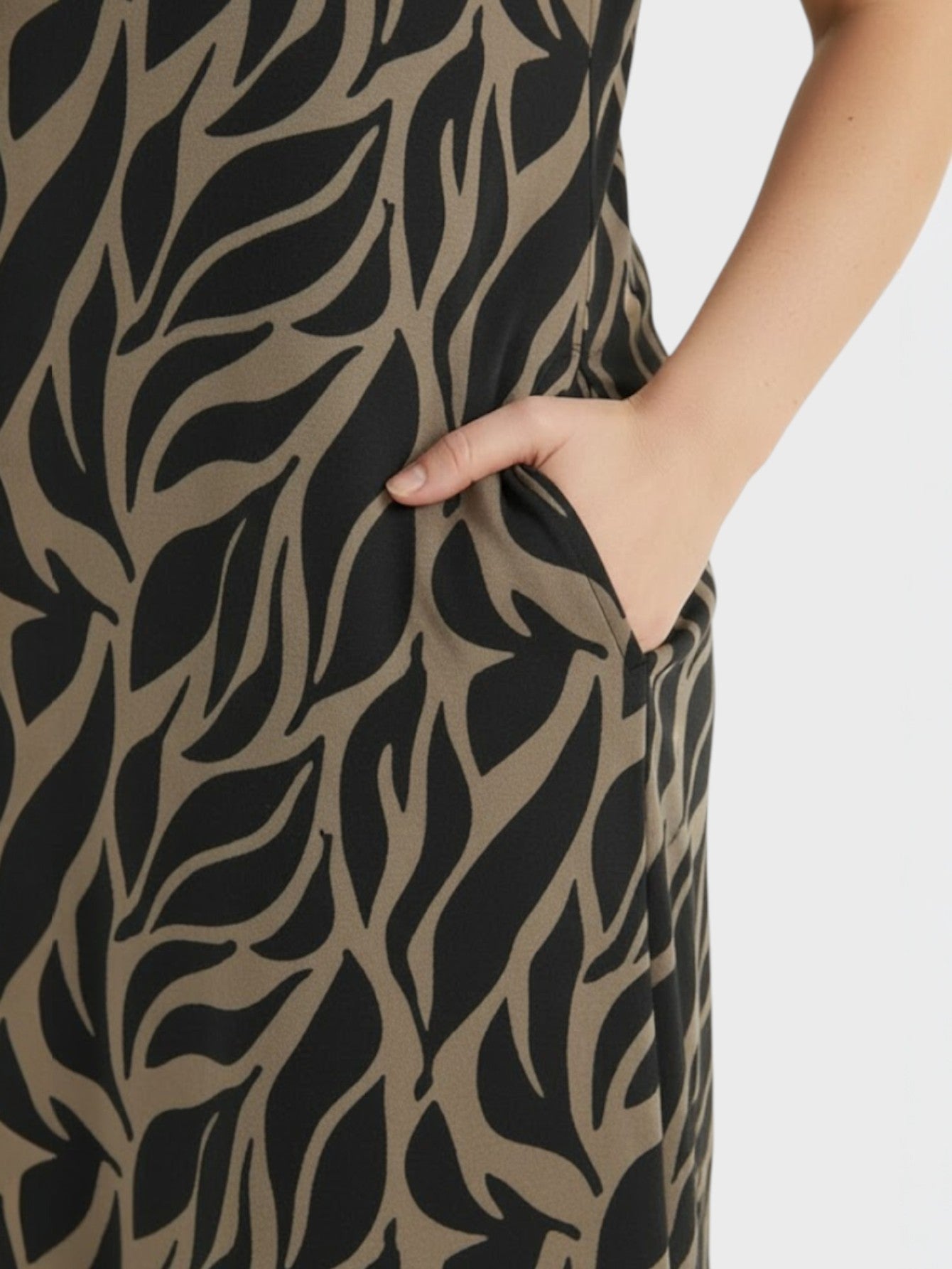 Lapa Plus Women's RoundNeck Leaf Print Dress